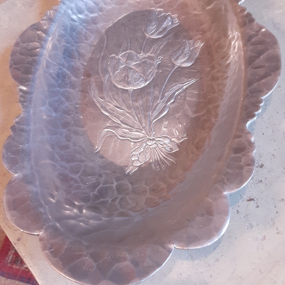 Rodney Kent Silver Co., Hand Wrought, Aluminum Tray, Tulips, Vintage - Picture 5 of 6